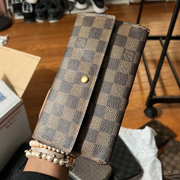 Authentic LV wallet - Picture 10 of 14